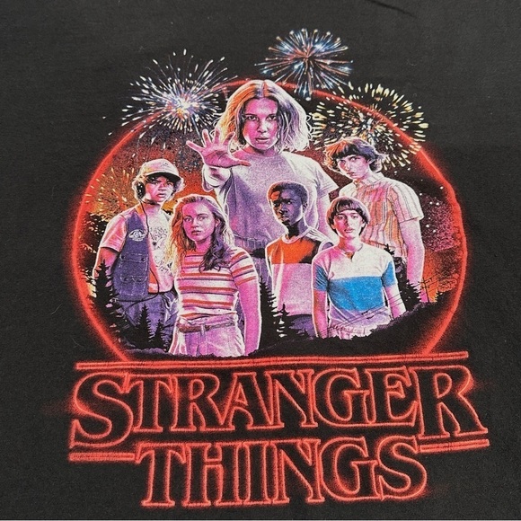 Netflix Stranger Things Season 3 Black Graphic T-Shirt - Picture 2 of 6